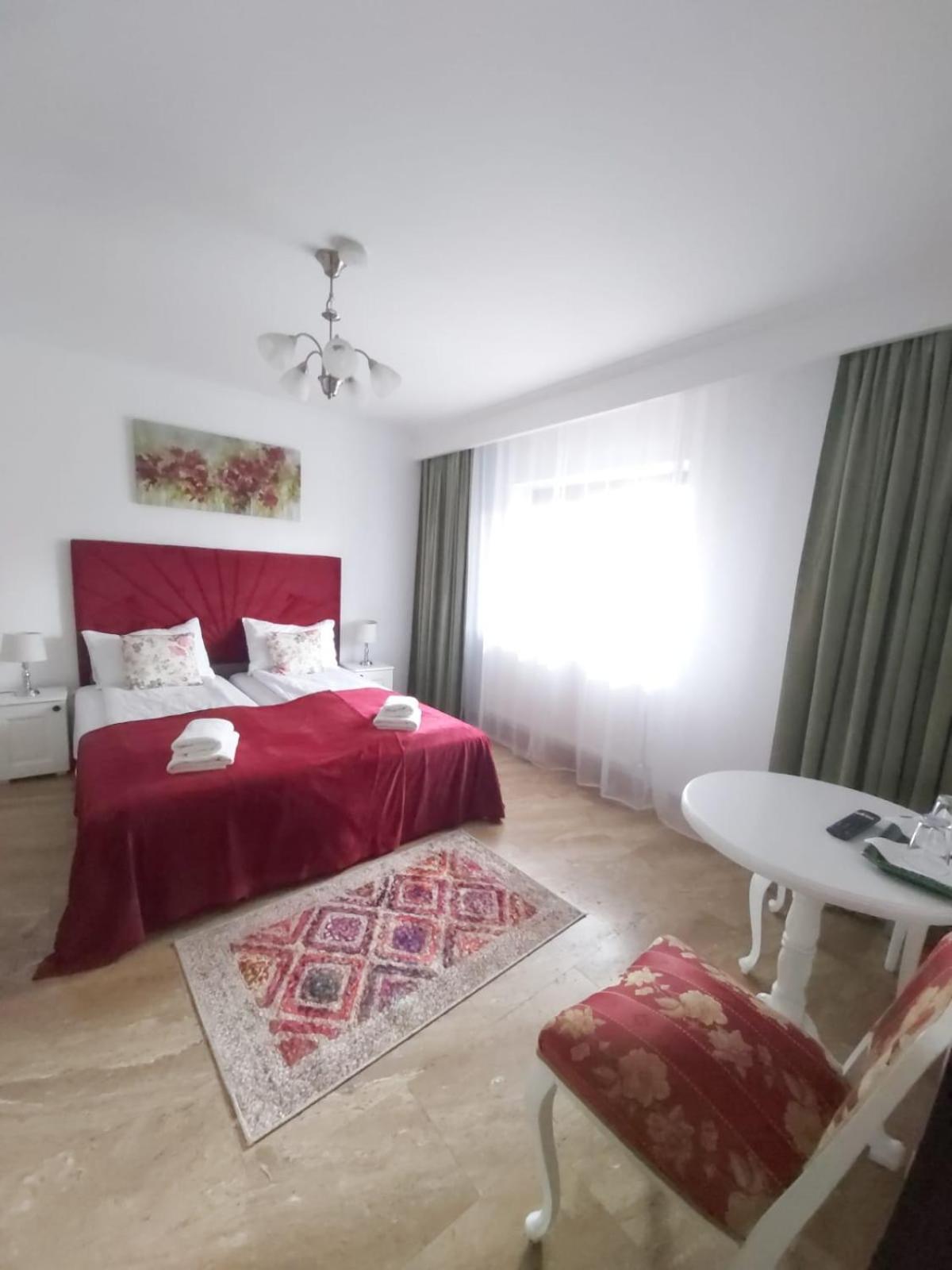Alexander House Hotel Deva Ngoại thất bức ảnh