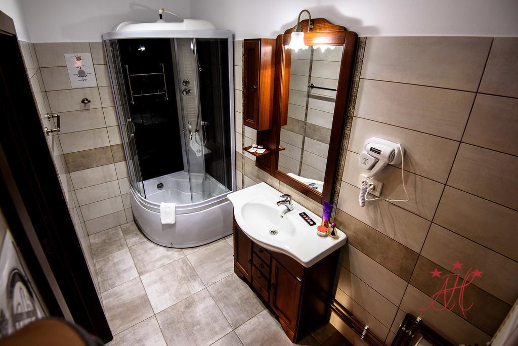Alexander House Hotel Deva Ngoại thất bức ảnh
